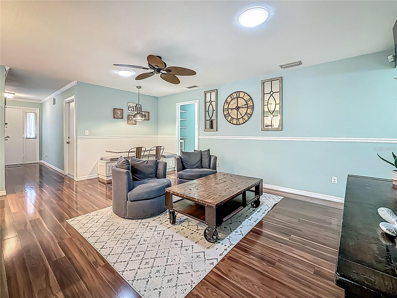 Family Room - Casual Dining