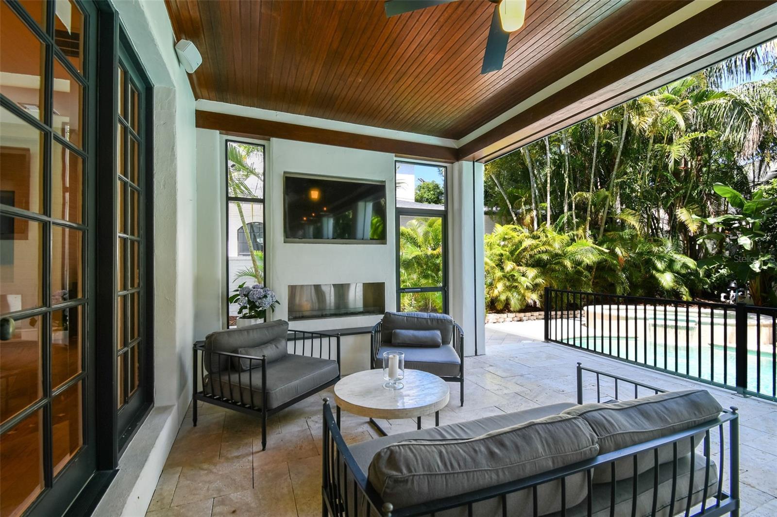 Fire place seating area