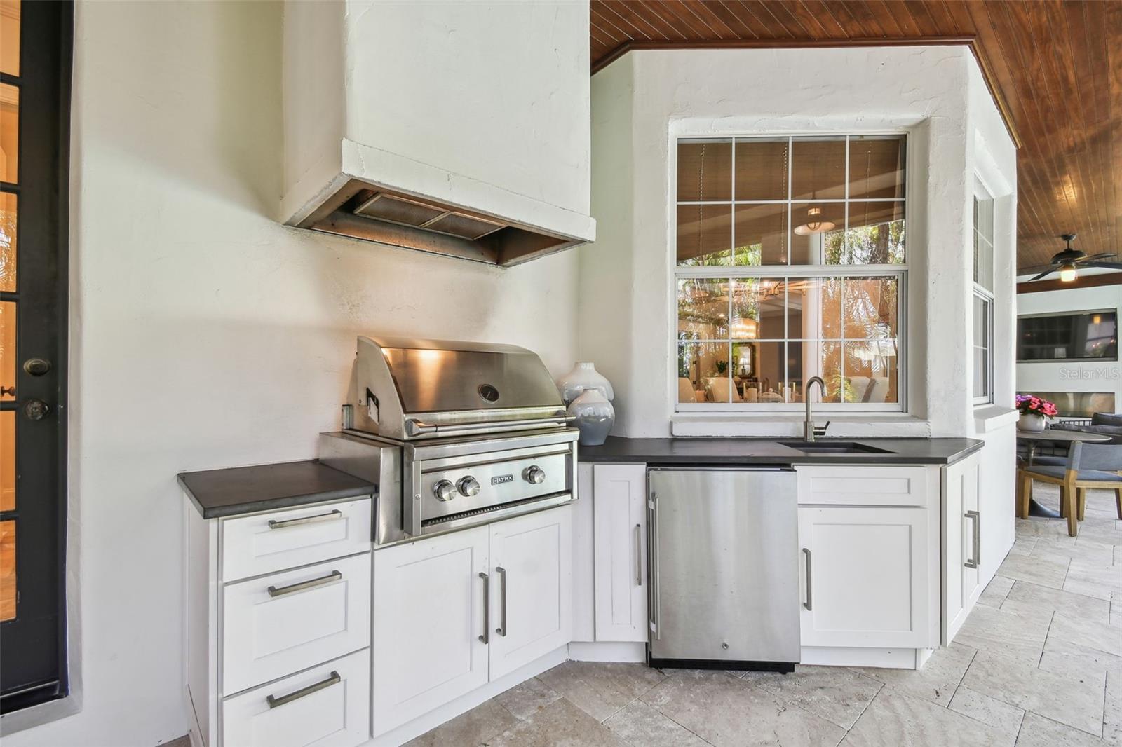 Outdoor kitchen