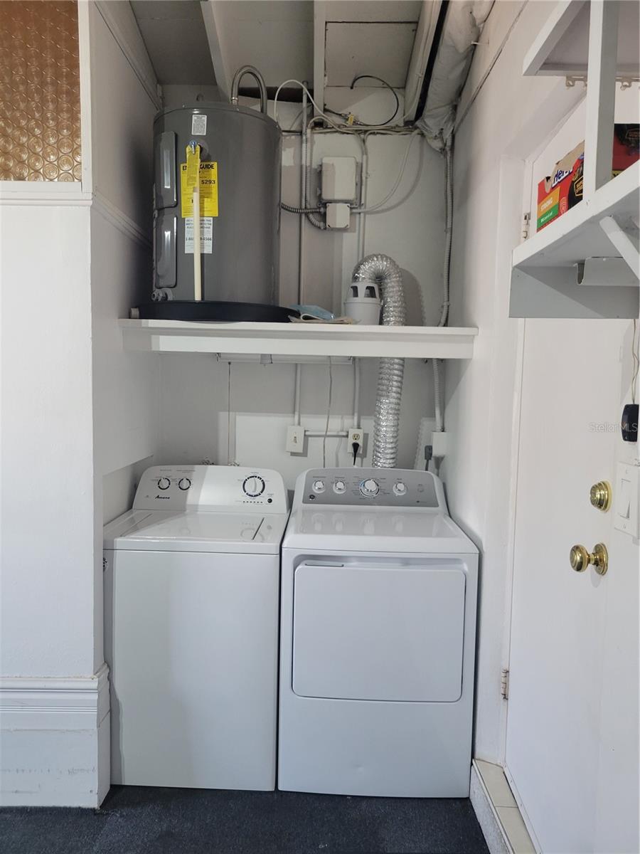 Washer/Dryer area in Gar Stays