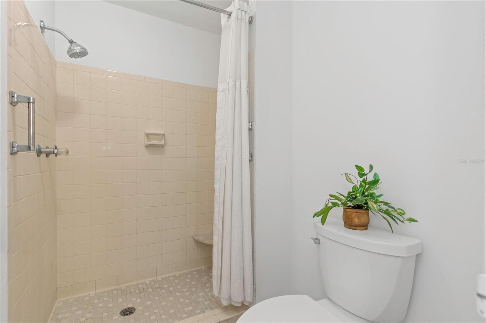 Master Bathroon En Suite