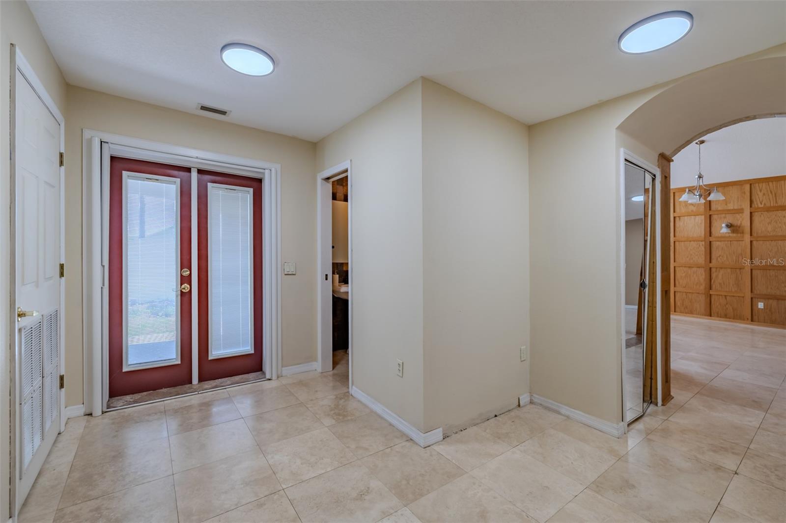 Half bath and door to lanai