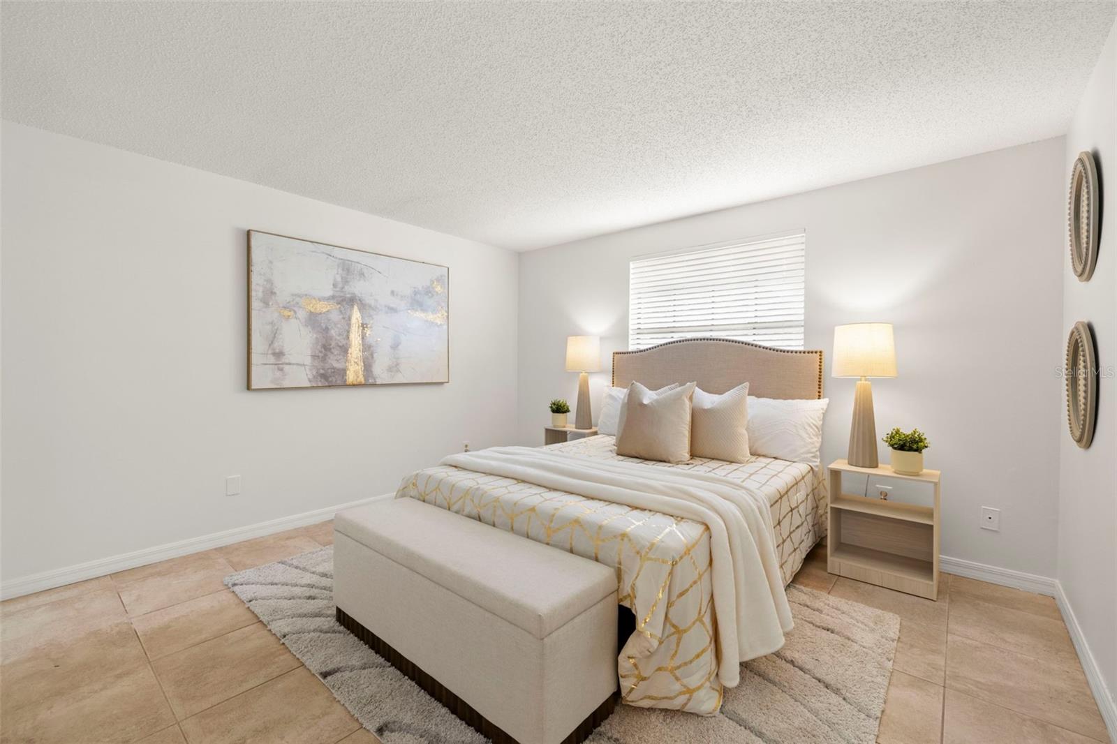 Primary Bedroom w/  ensuite bath