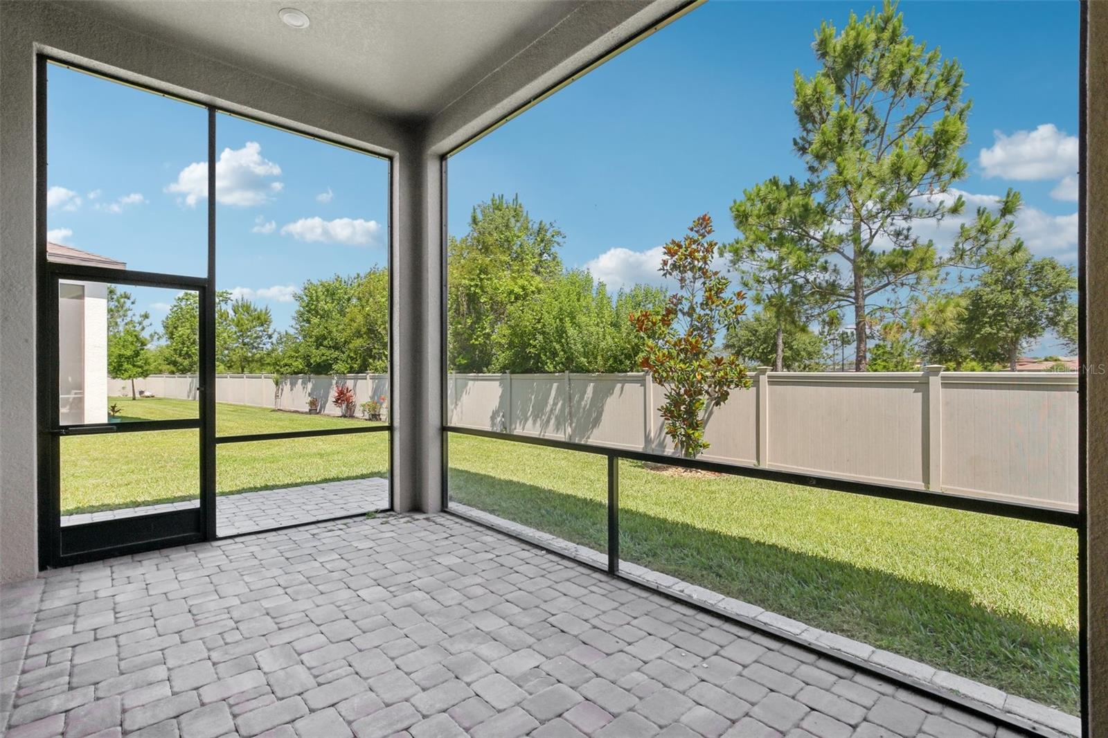 COVERED SCREEN LANAI
