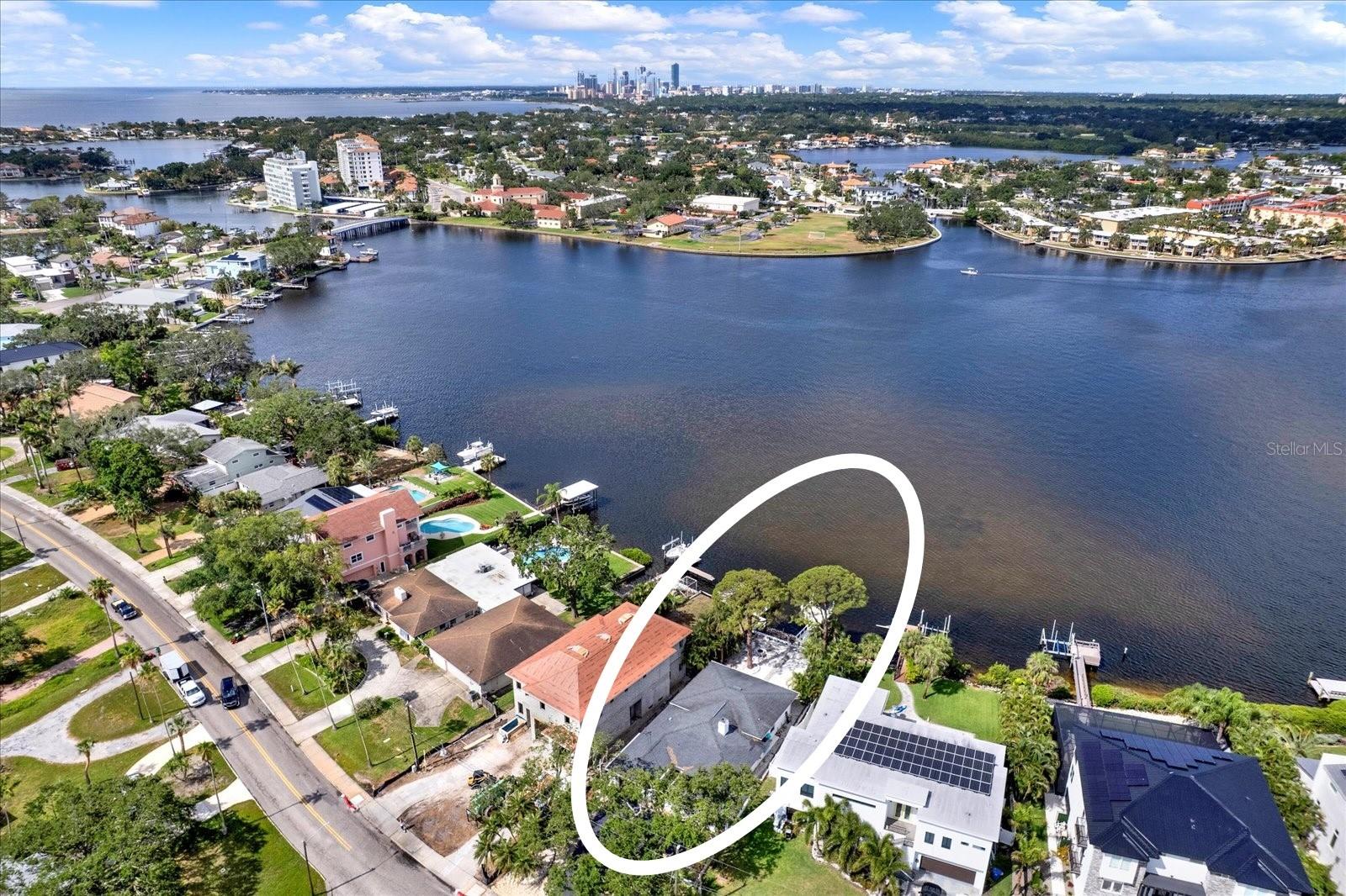 Nestled between multimillion $$ estates