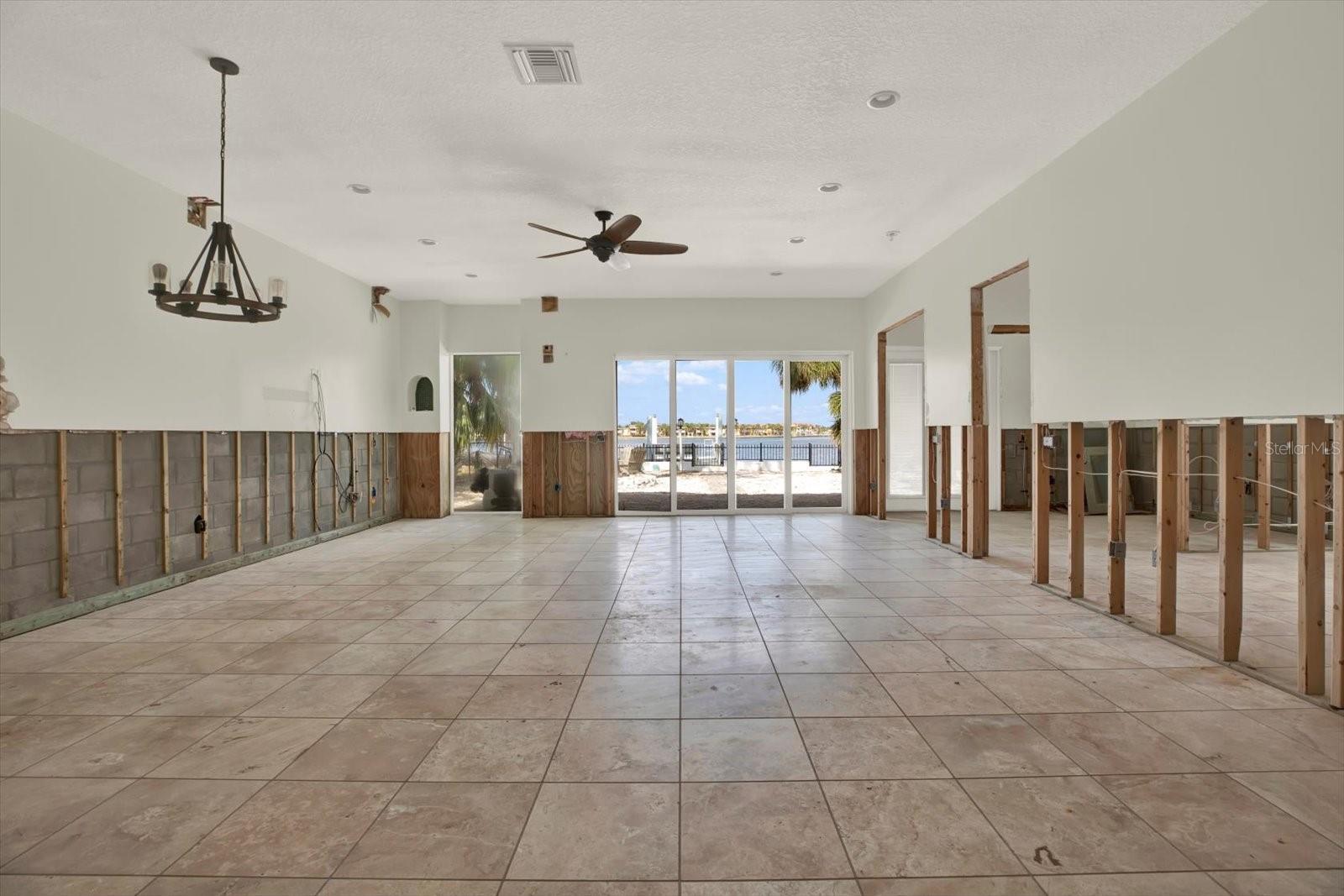 14-ft ceilings in an open floor plan