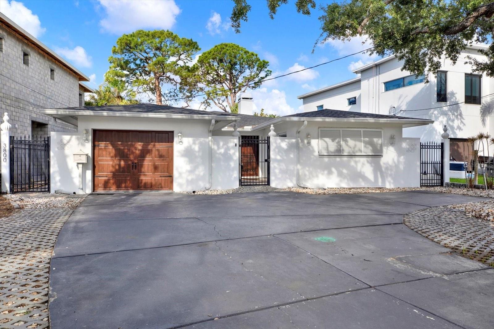 Spacious driveway