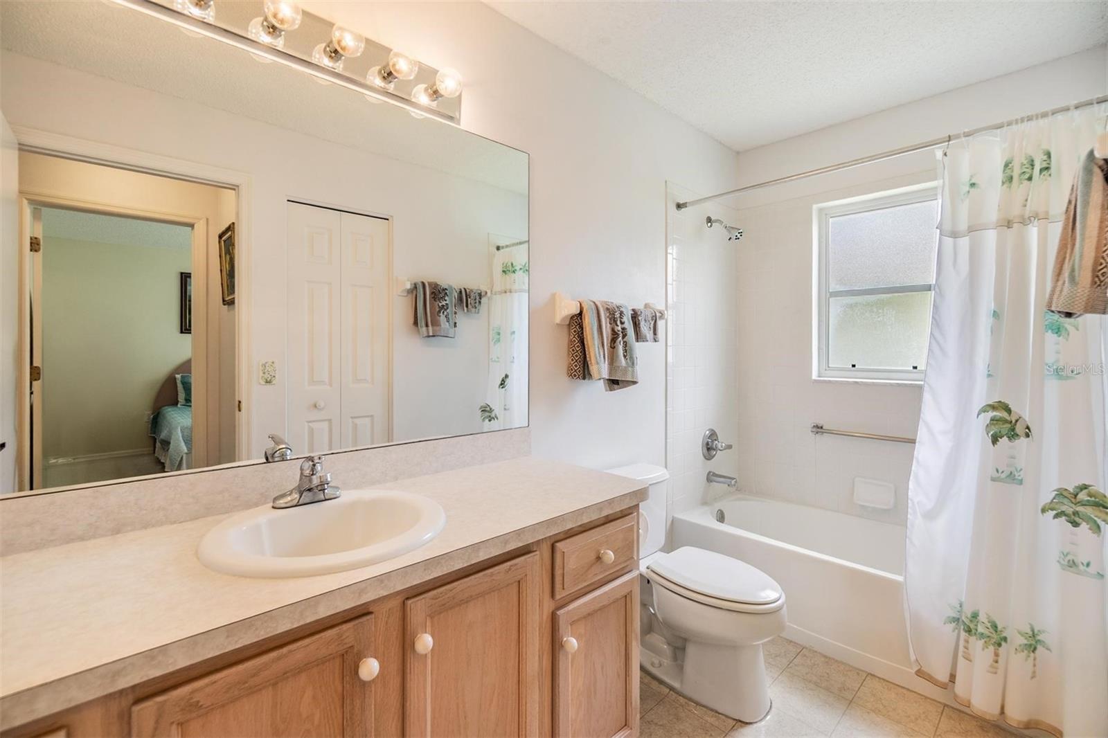 Full bathroom 2