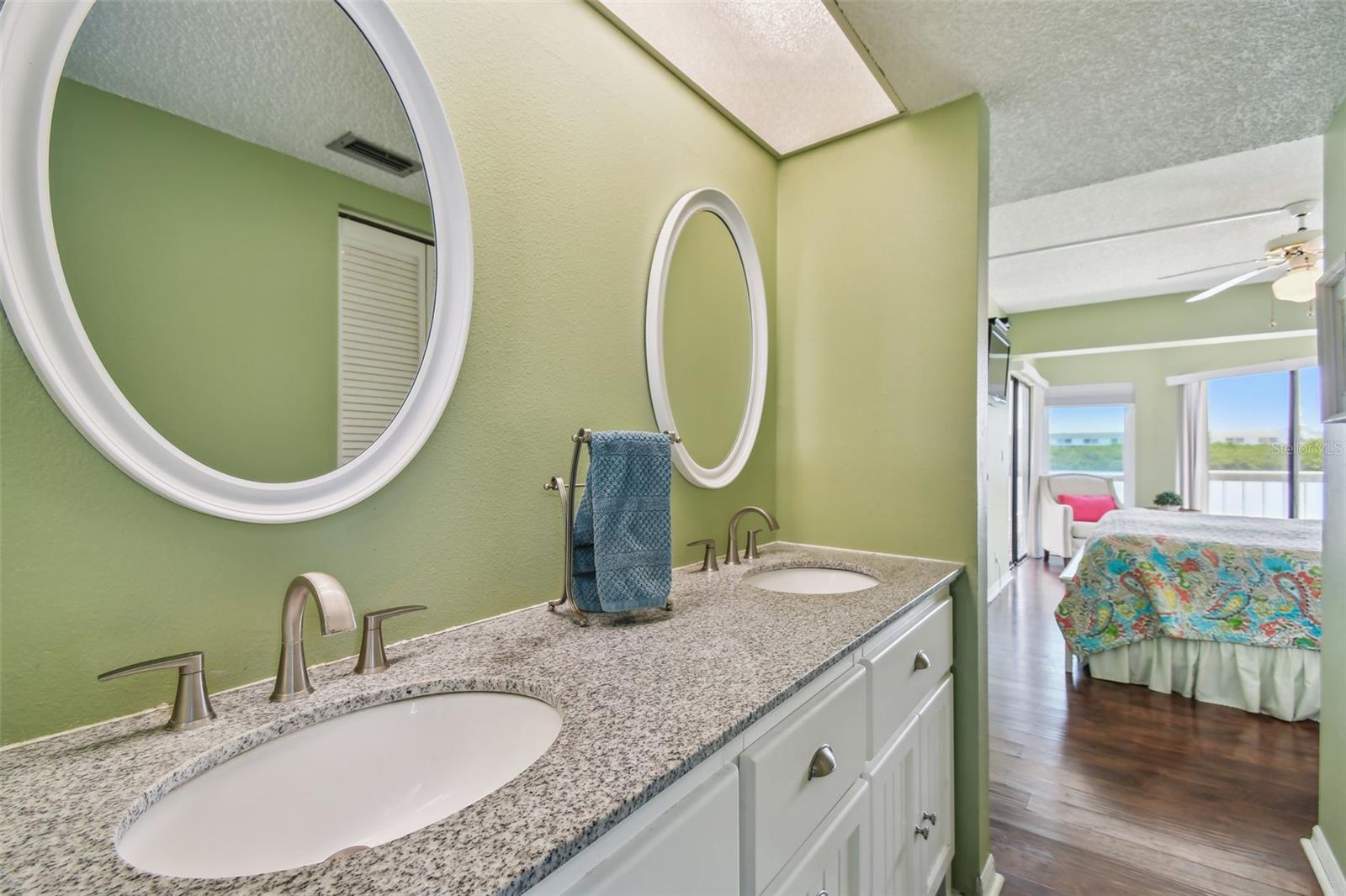 Dual Sinks