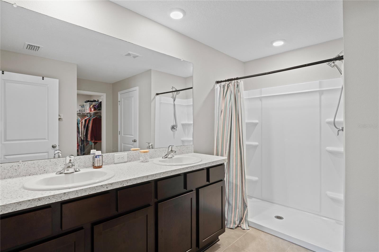 Large en suitewith walk-in shower.  Double sinks
