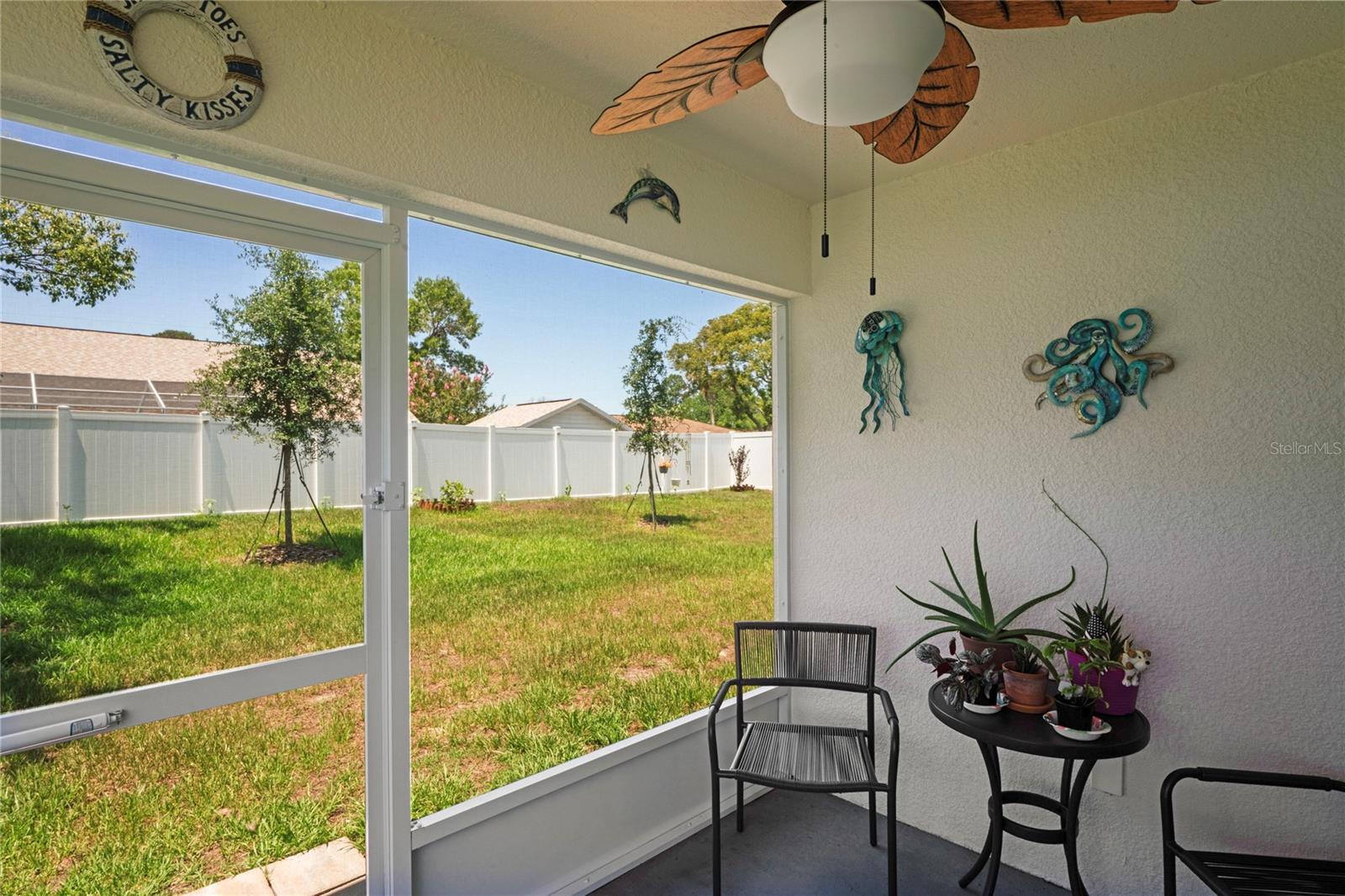 Gorgeous lanai!