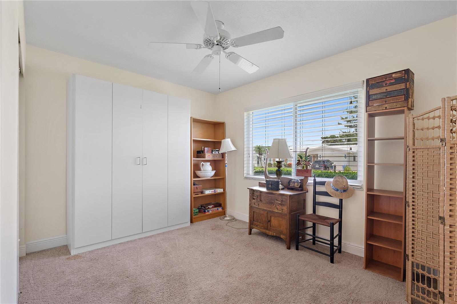 2nd bedroom with built in murphy bed for flexible use