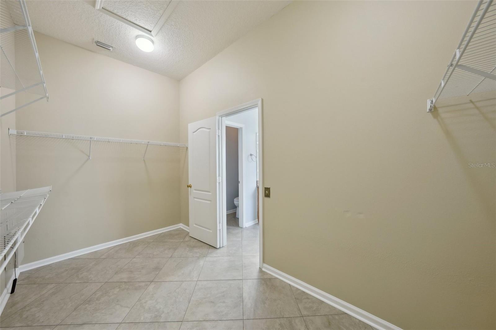 Master-Walk-in Closet
