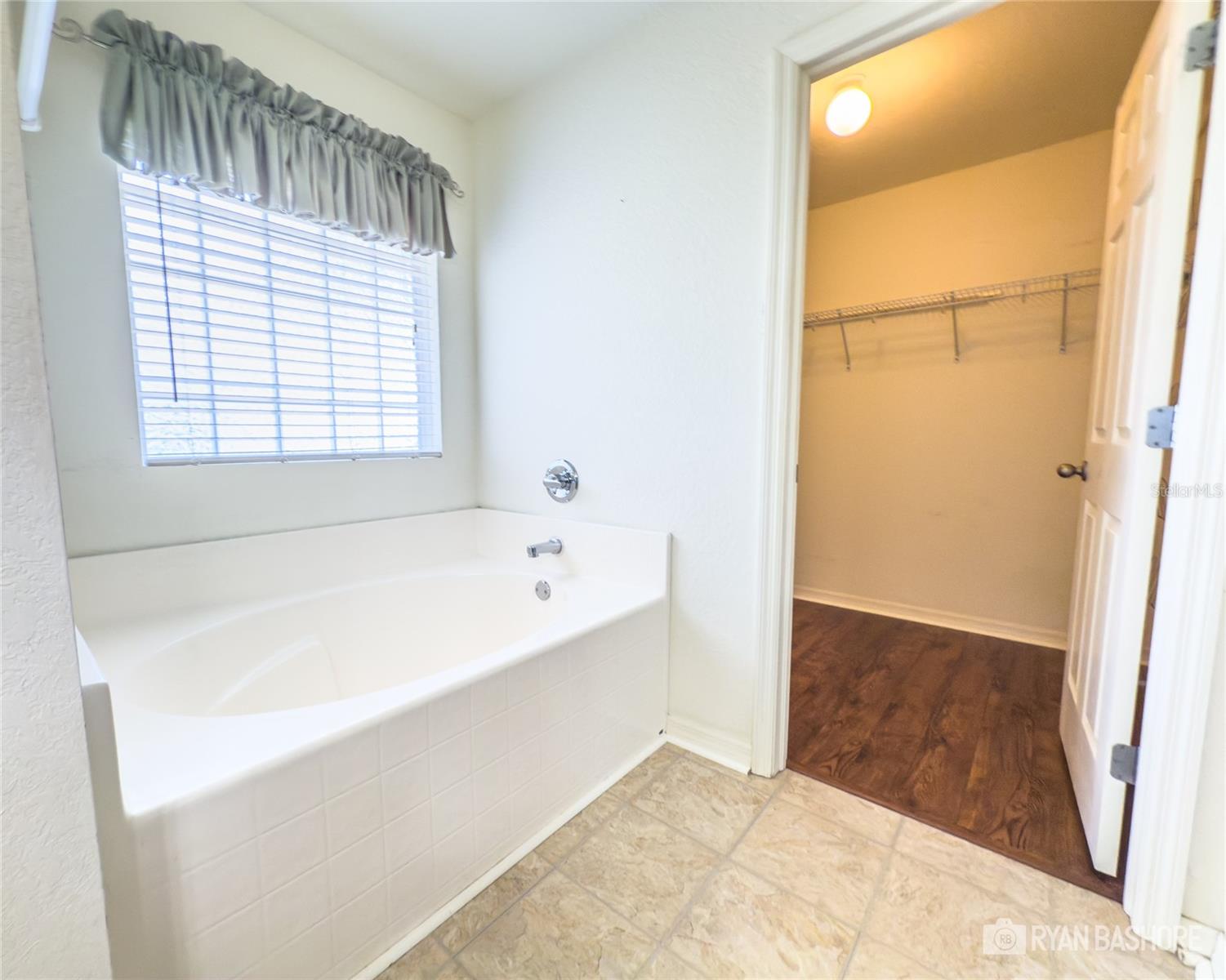 Tub in primary bathroom