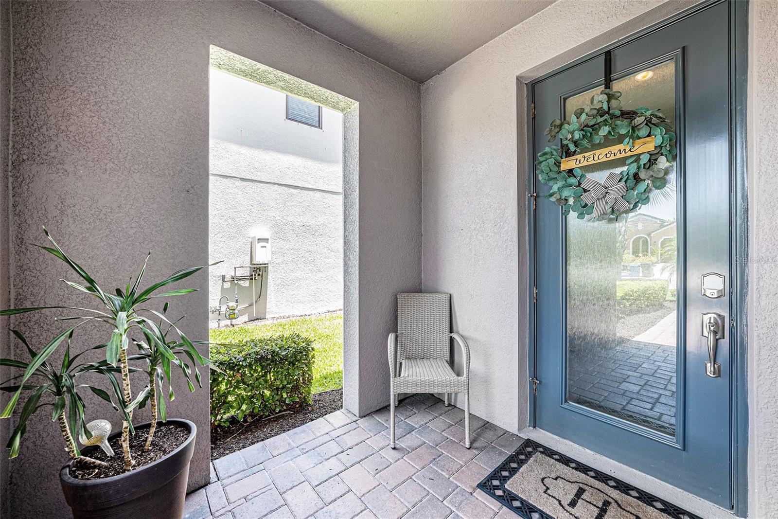 front entrance alcove