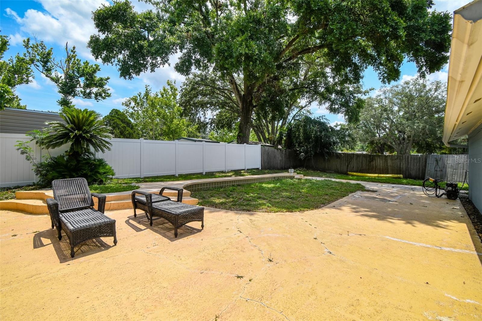 TB8387853