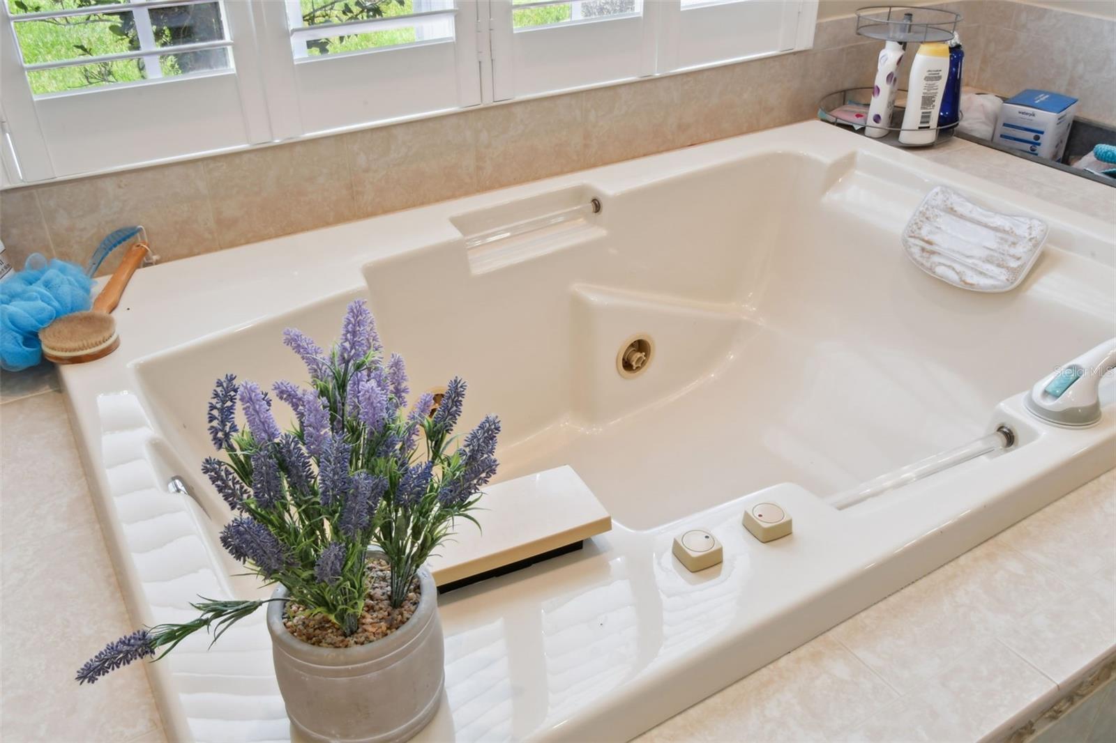 Jetted tub in en-suite.