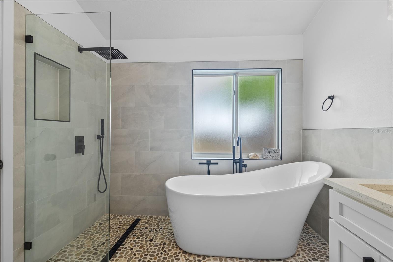 SOAKER TUB/ SHOWER COMBO WITH HAND SET PEBBLE FLOORING