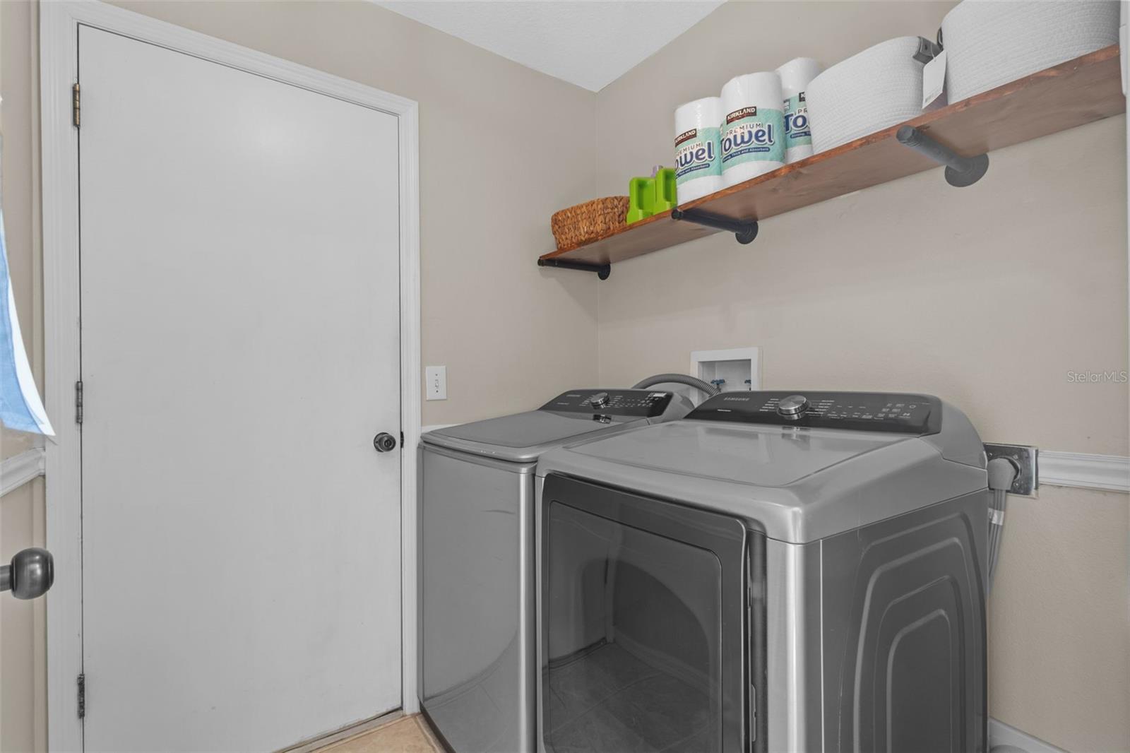 INDOOR LAUNDRY