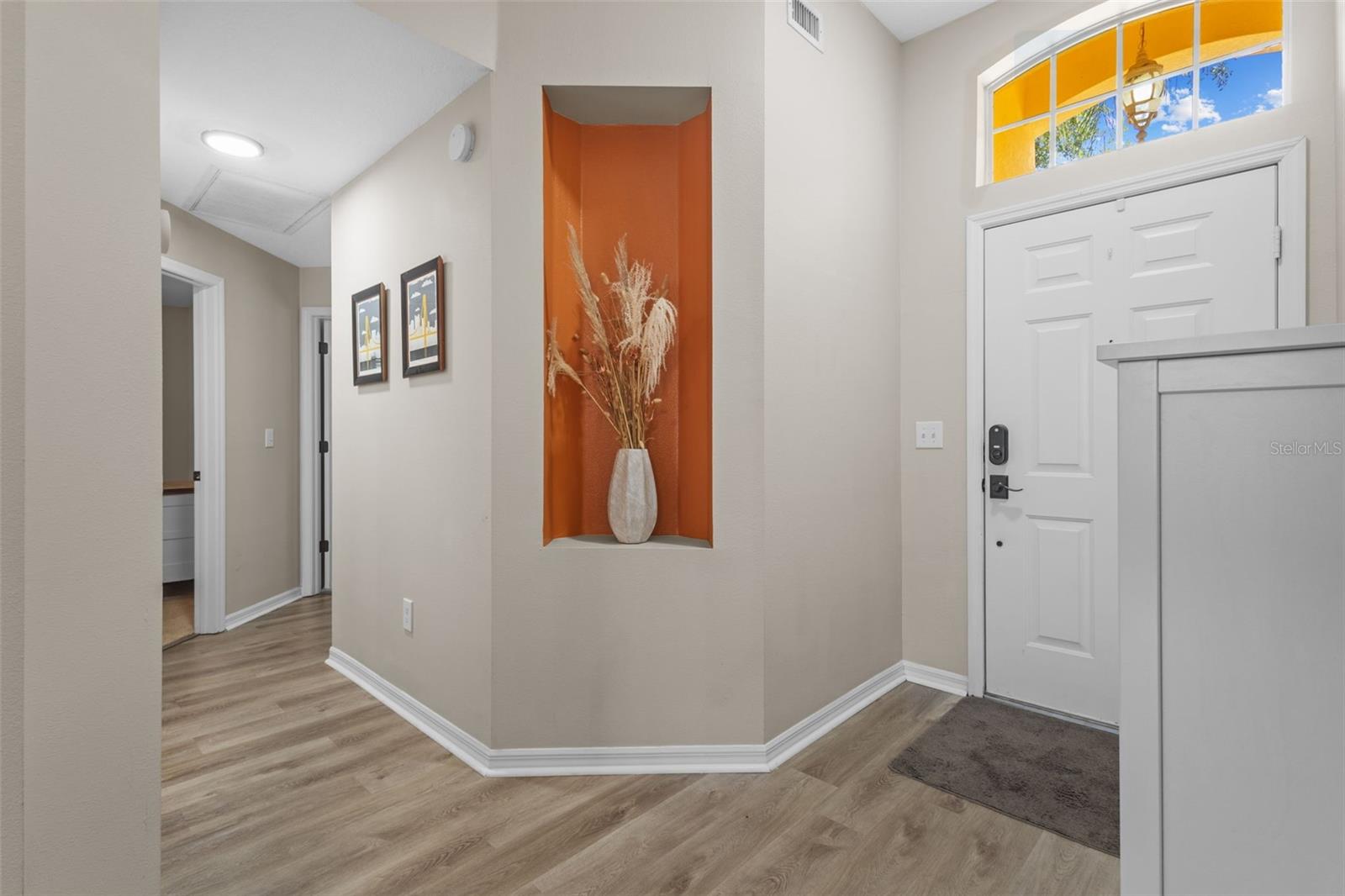 CUSTOM ACCENT NOOK