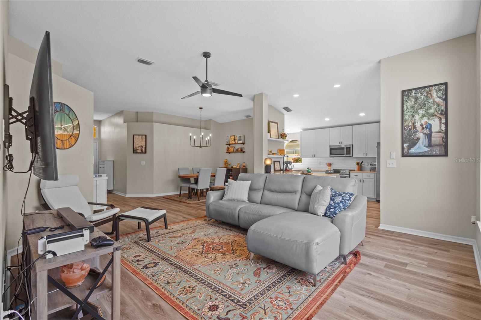 LOVELY OPEN CONCEPT FAMILY ROOM/ DINING/ KITCHEN SET UP PERFECT FOR ENTERTAINING