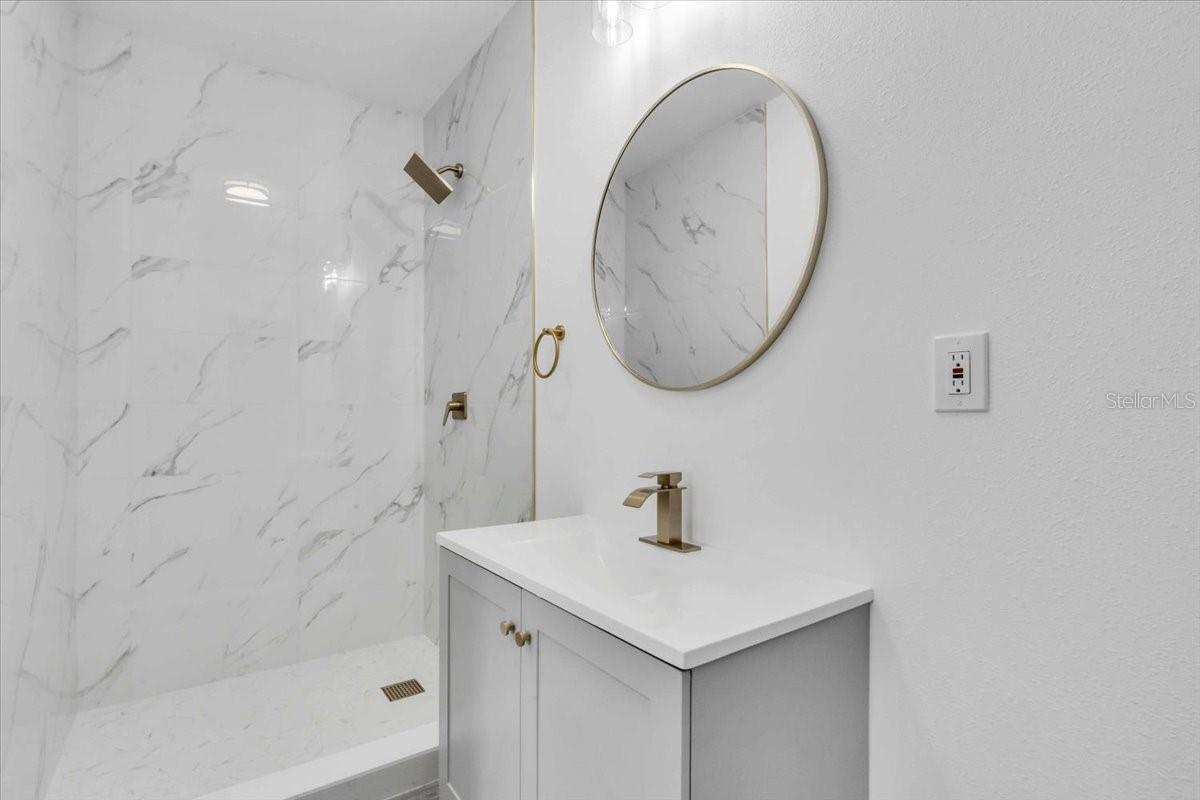 Primary luxury connected bathroom 1