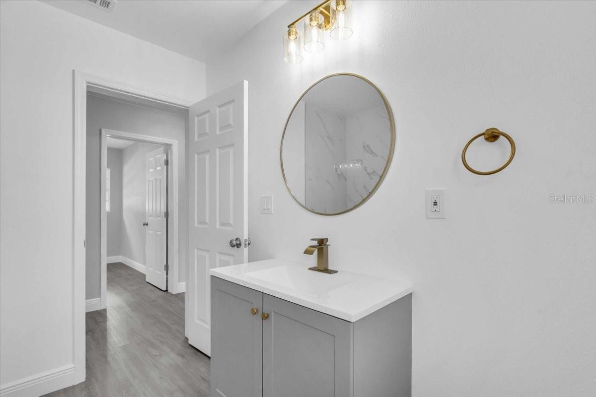luxury bright bathroom 2