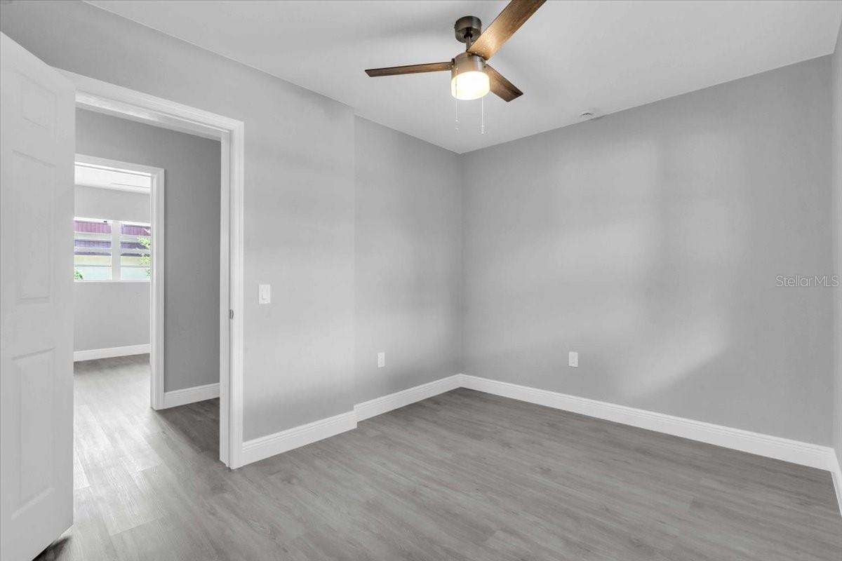 Bonus bedroom for office extra bedroom space - no closet.