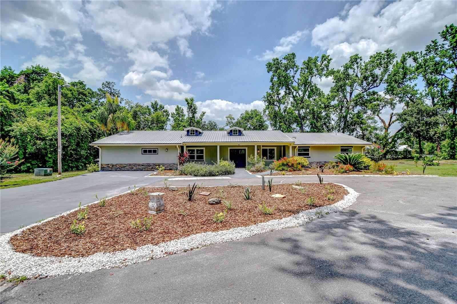 Beautiful curb appeal!