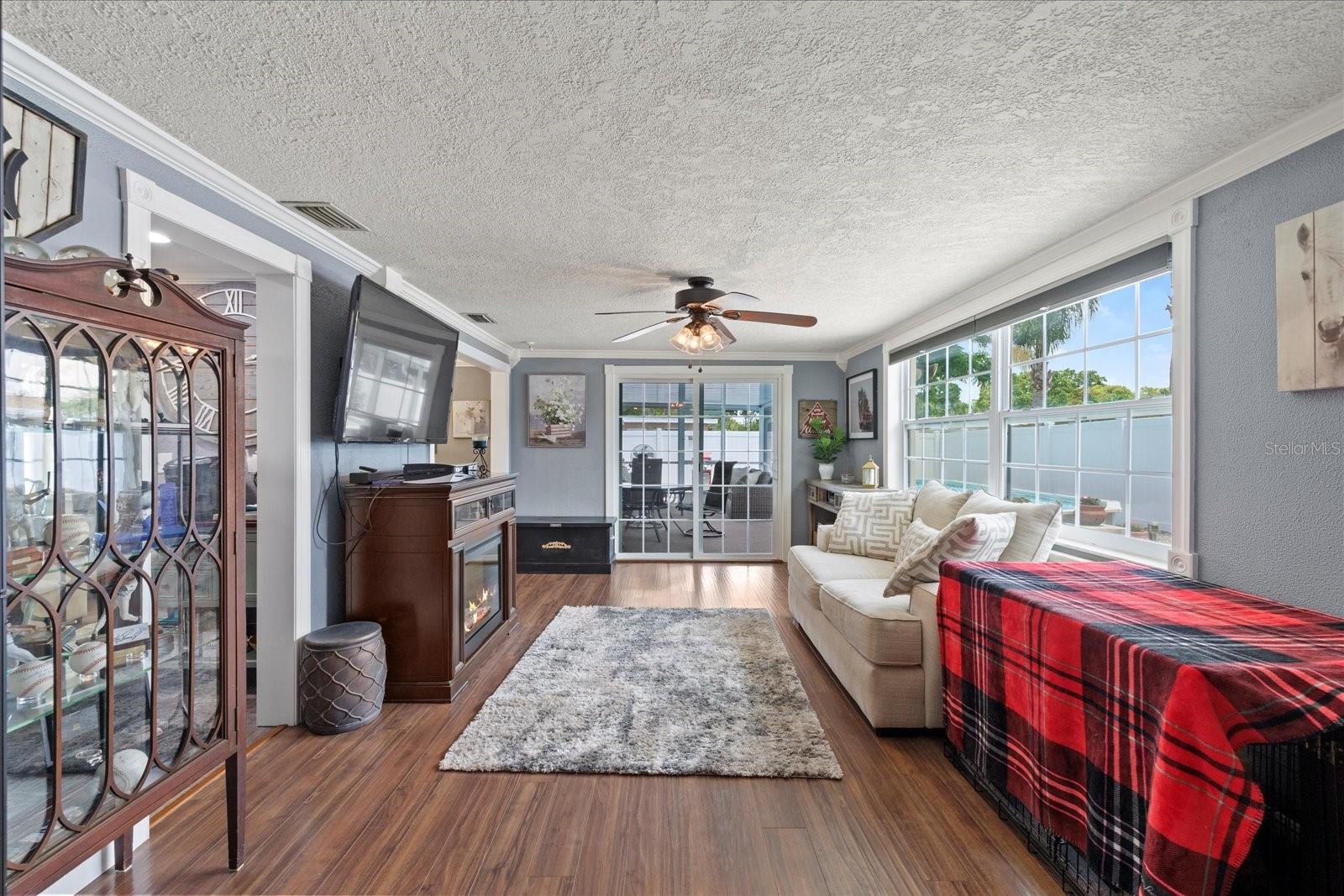 Sitting room near kitchen and lanai