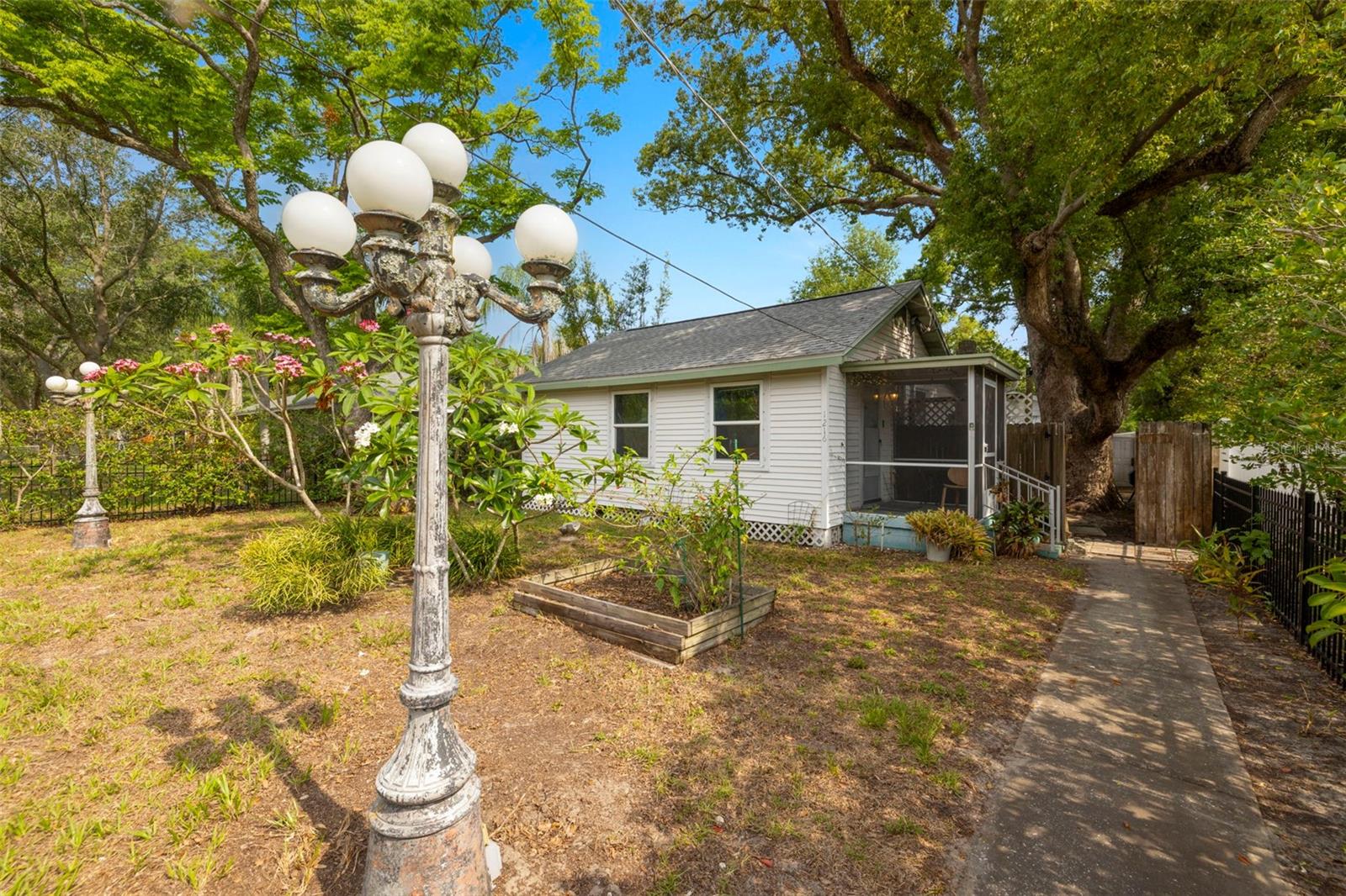 Charming 40s Cottage in South Seminole Heights