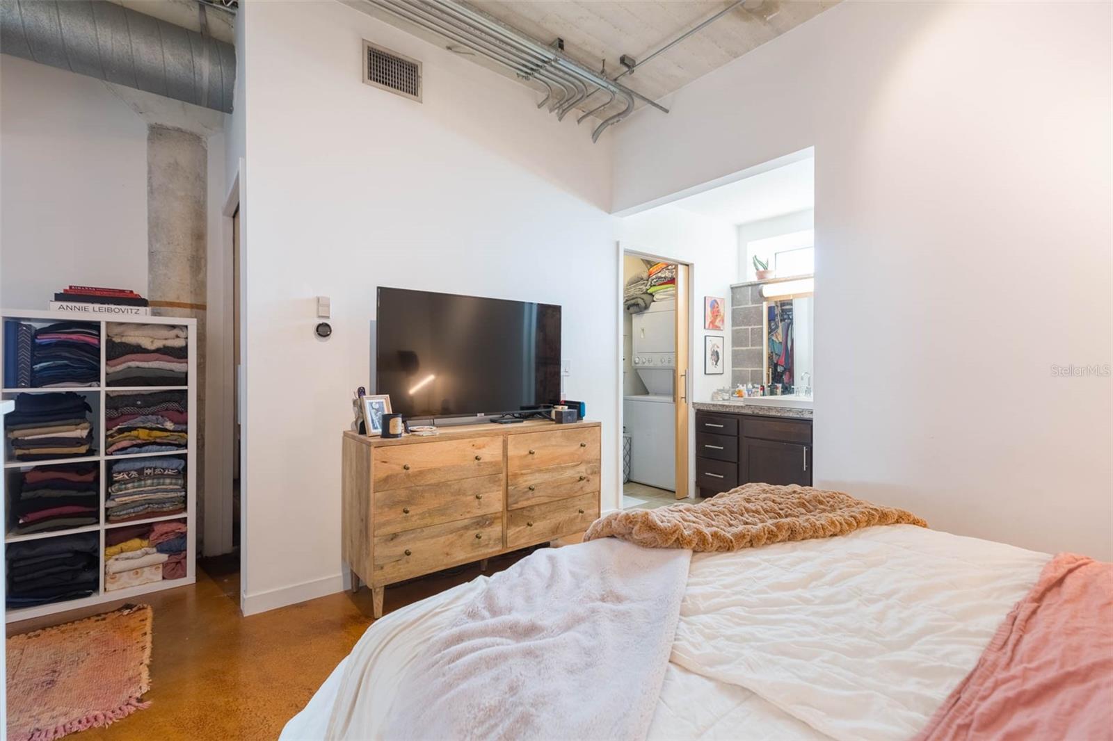 Bedroom & Closets