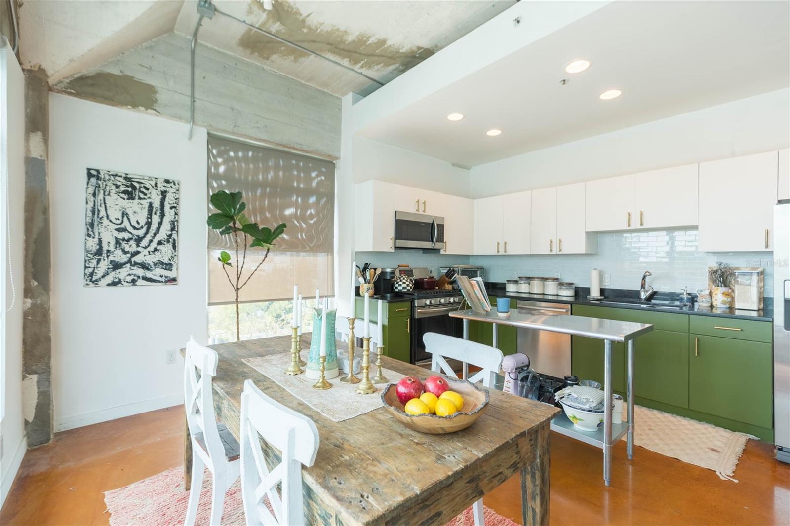 Kitchen & Dining