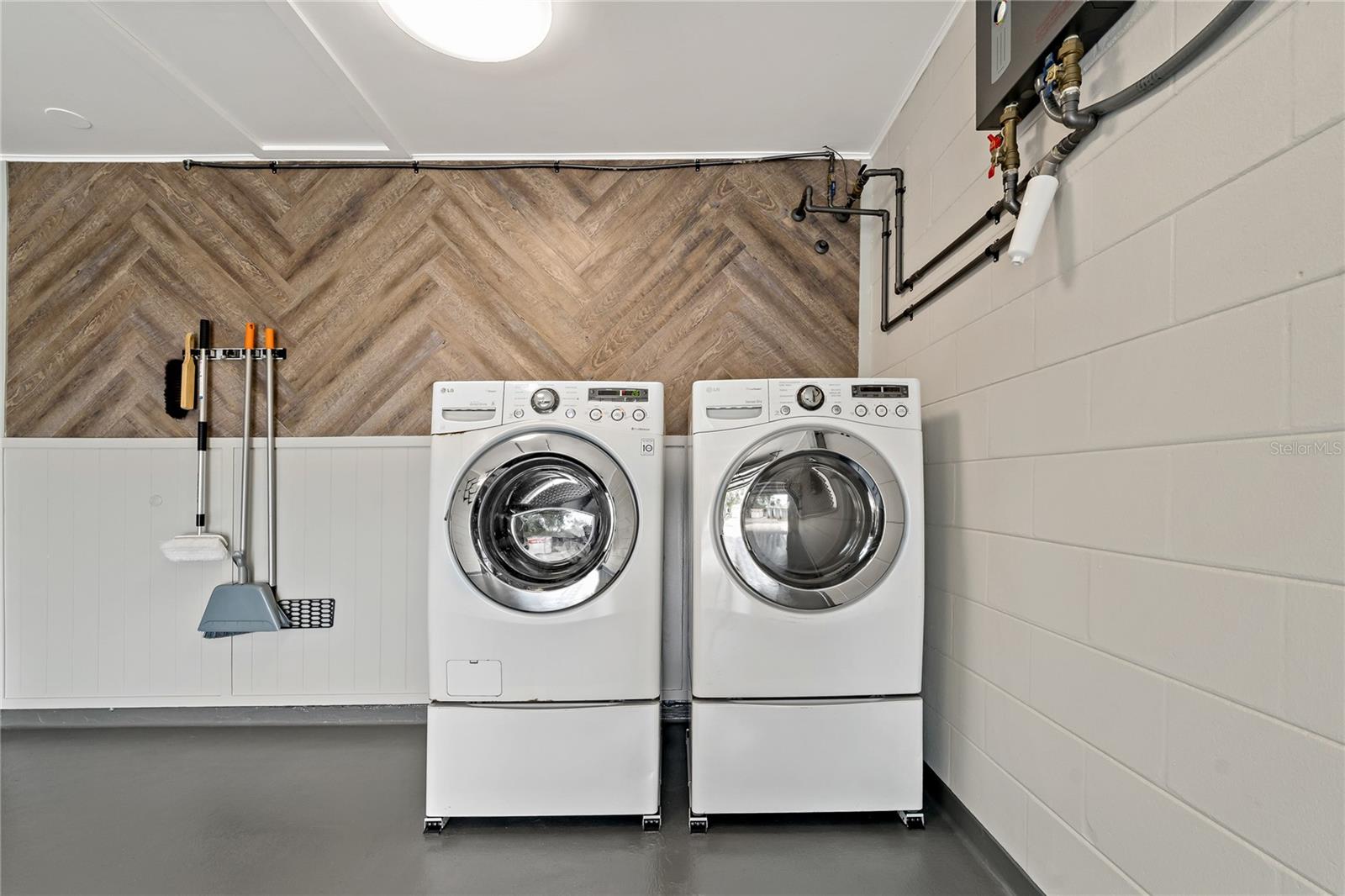 BEAUTIFULLY DONE GARAGE ~ WASHER AND DRYER