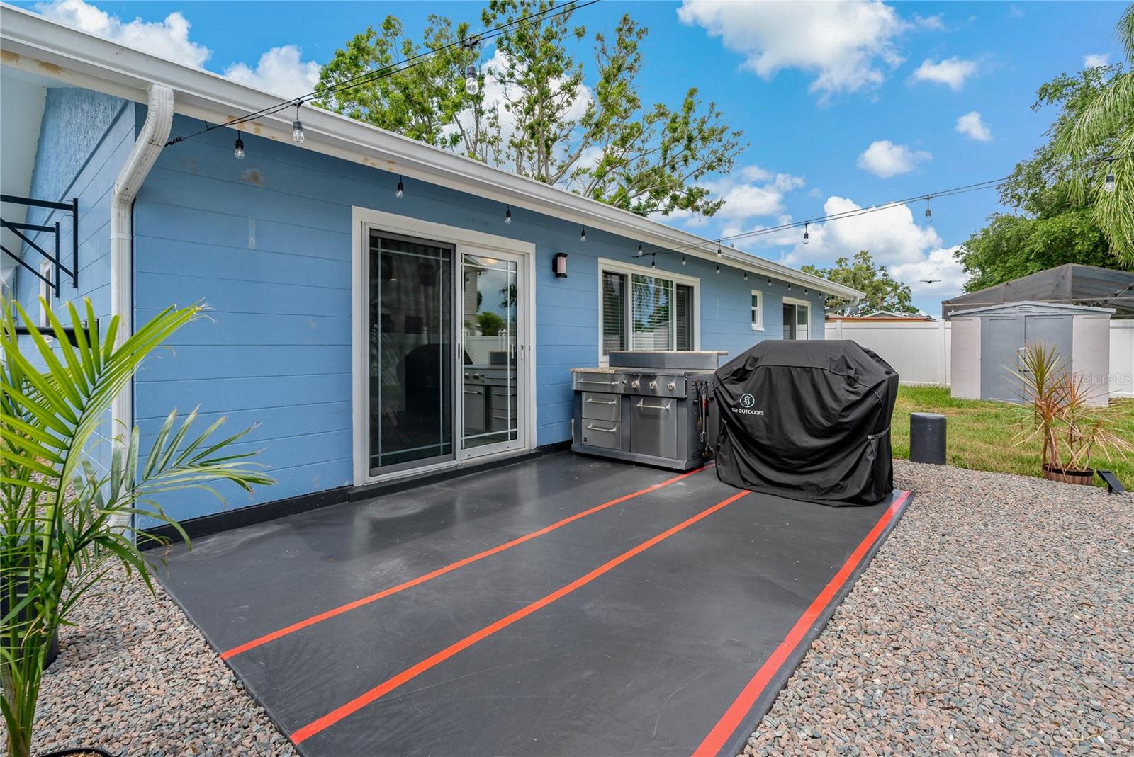 OUTDOOR GRILL AREA