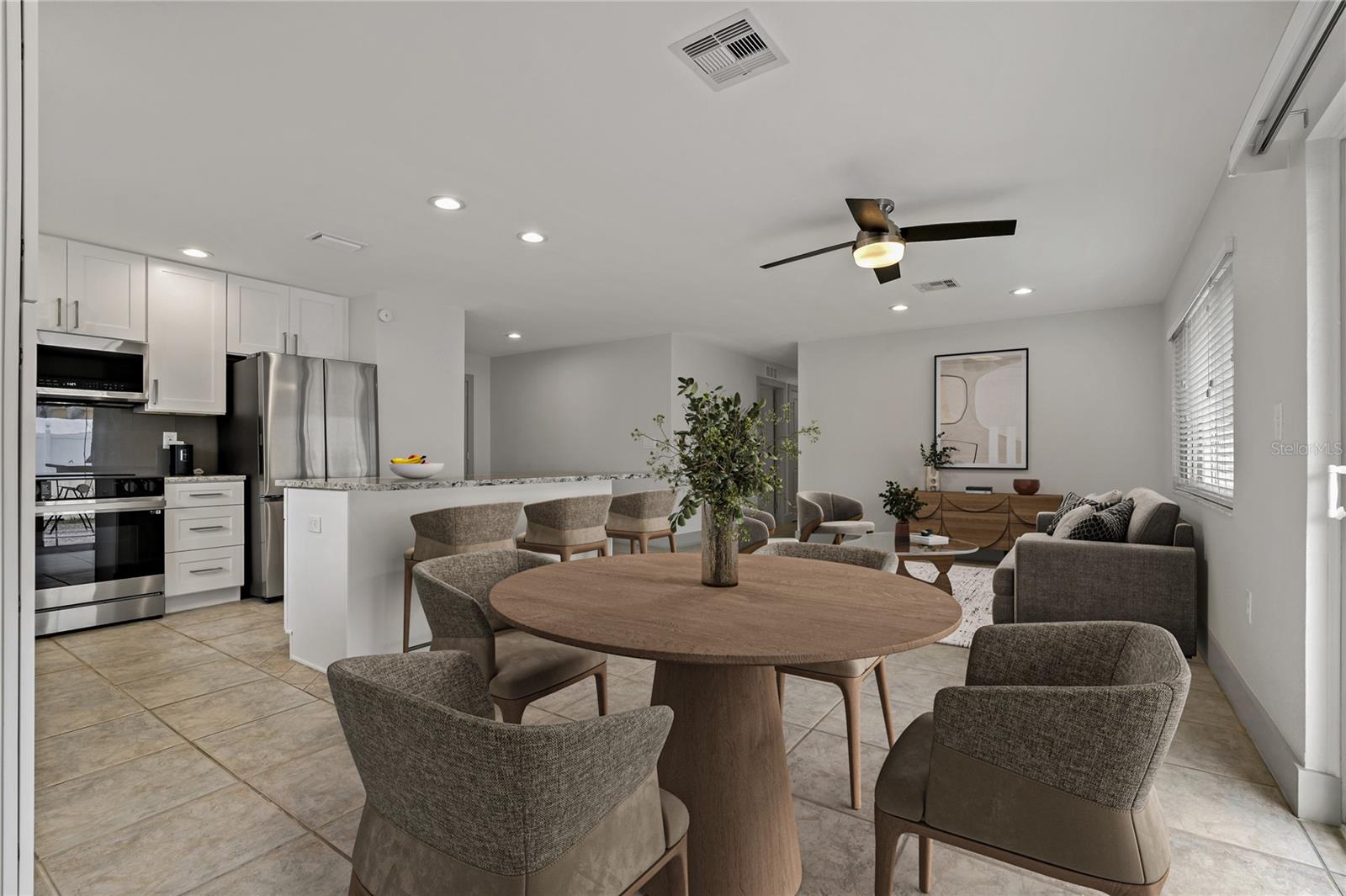 MODERN, SLEEK SINGLE FAMILY HOME!