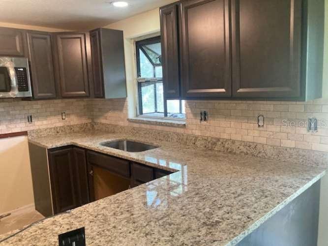 KITCHEN COUNTER