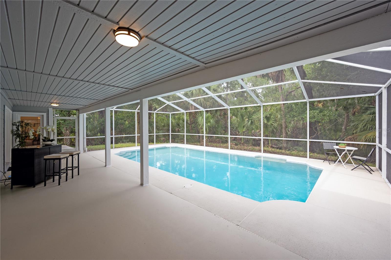Sparkling pool with LARGE Conservation yard full privacy!
