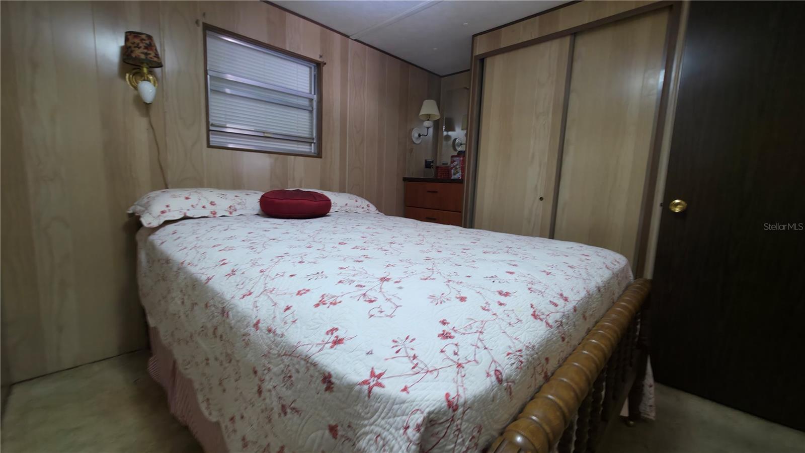 Guest bedroom.
