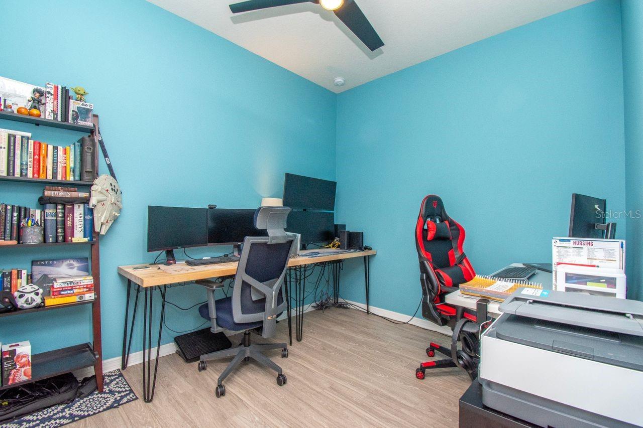 4th /HUGE OFFICE/BONUS ROOM