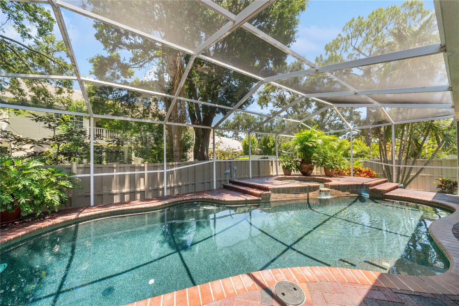 HEATED POOL & JACUZZI