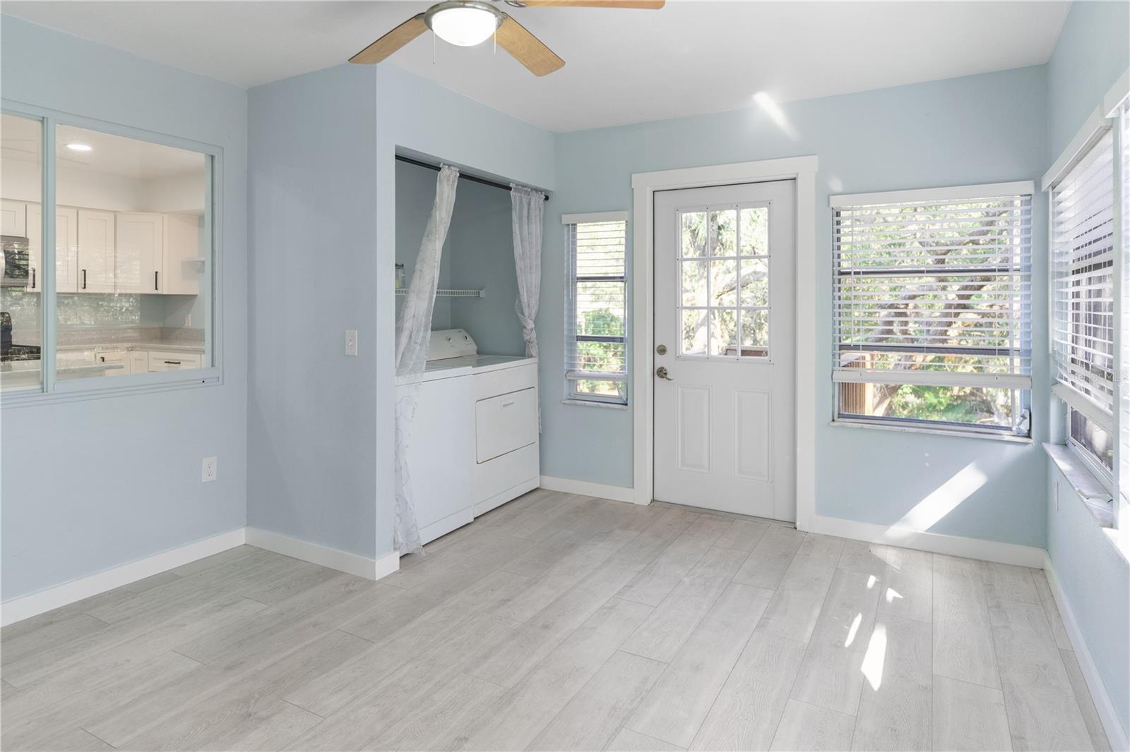 Unit A Sunroom/Laundry 1820 Rumar Ln,Holiday, FL