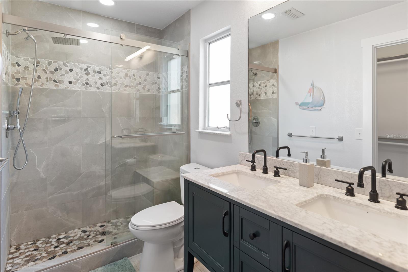 Unit B Primary Bath1820 Rumar Ln,Holiday, FL