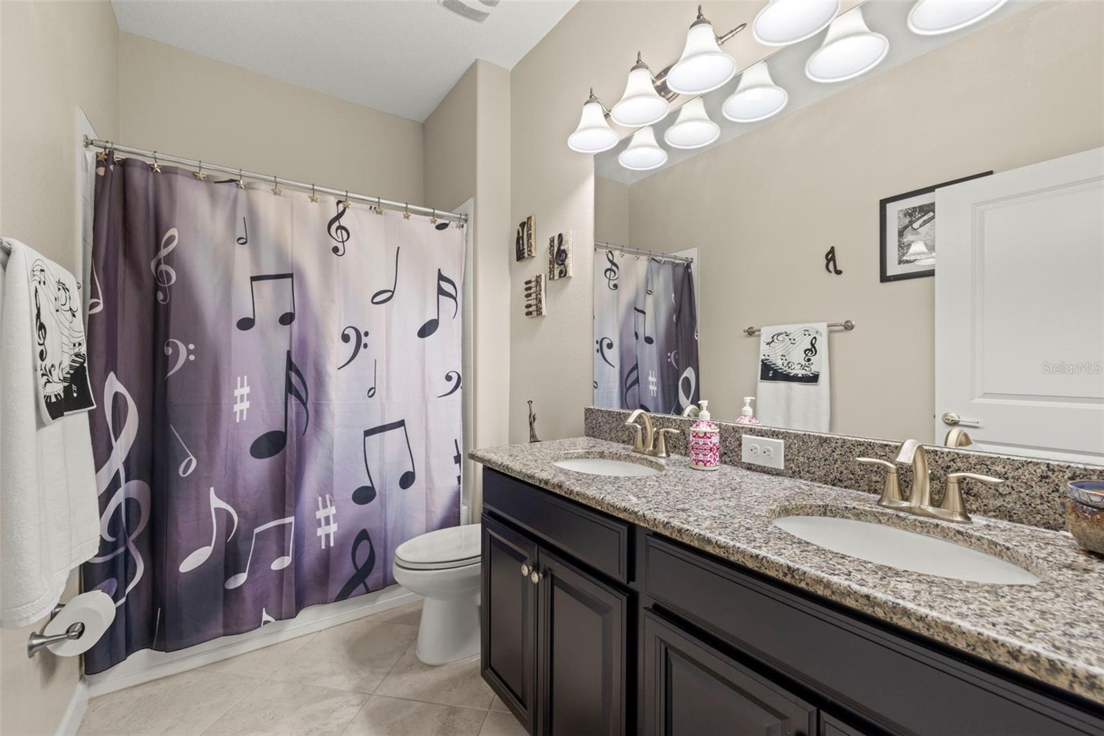 BATH WITH DUAL VANITY