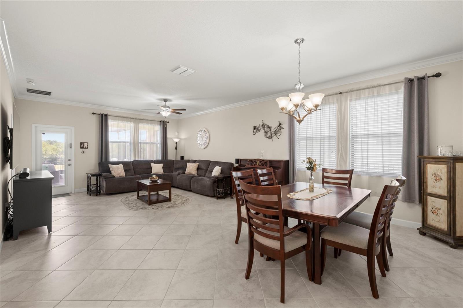 GREAT ROOM & DINING ROOM