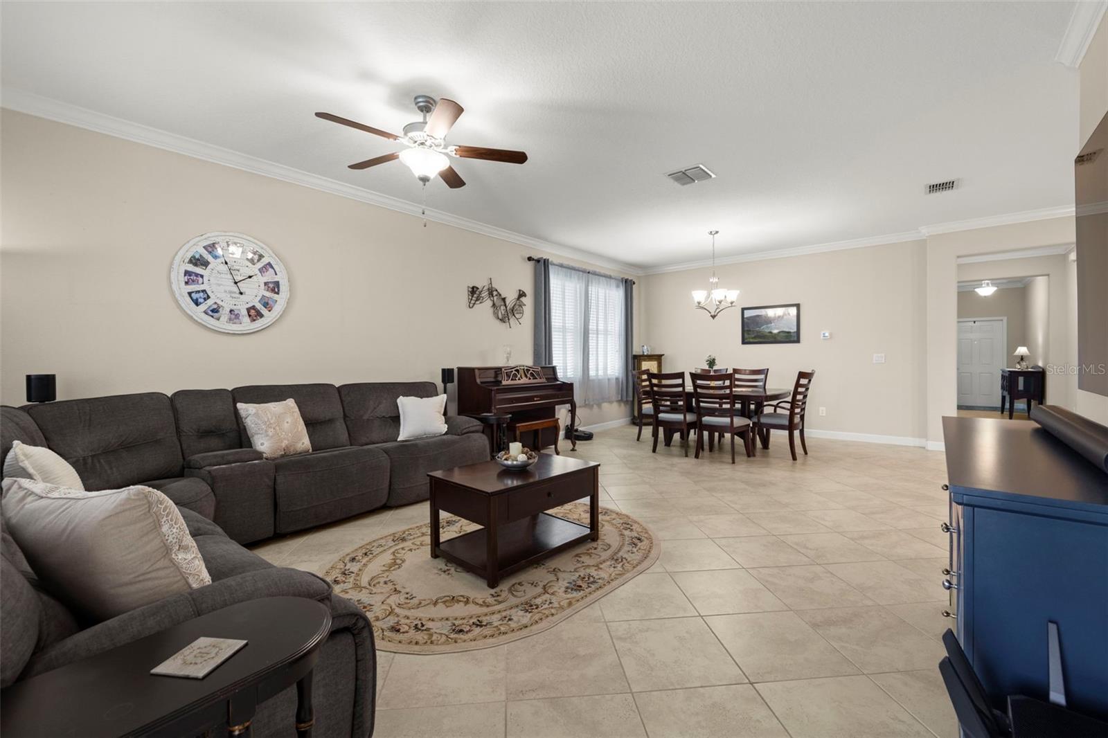 FAMILY LIVING SPACE