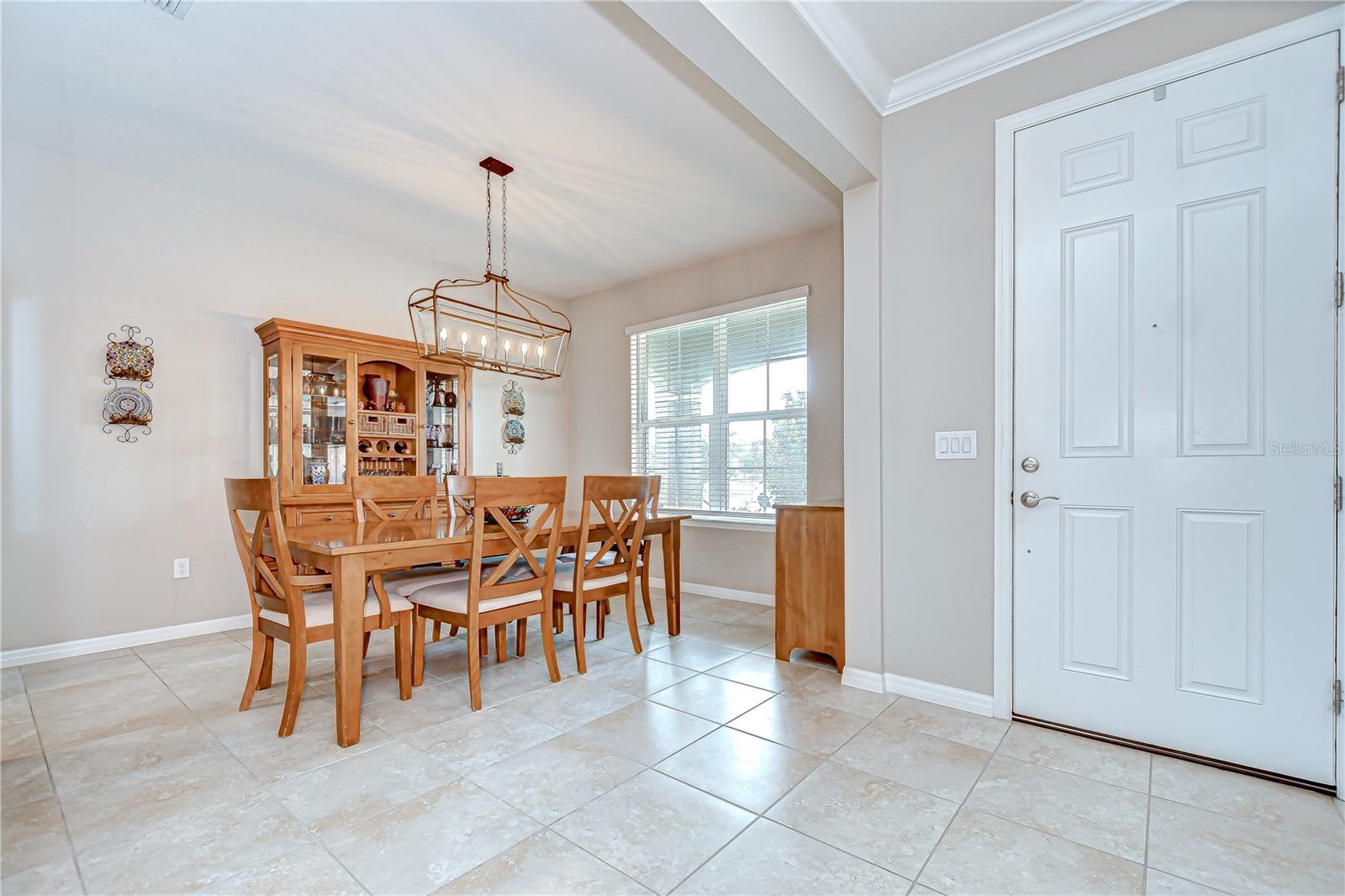 Inside, you’ll be welcomed by elegant ceramic tile flooring and a formal dining room!