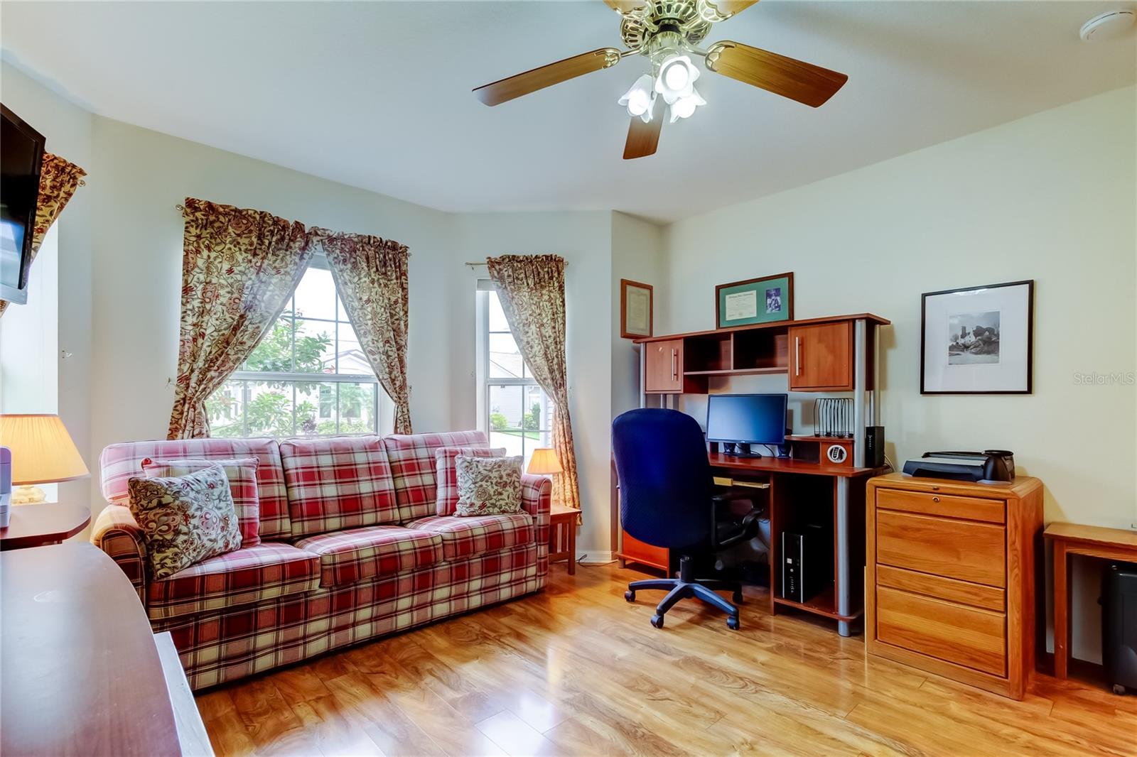 guest room/office