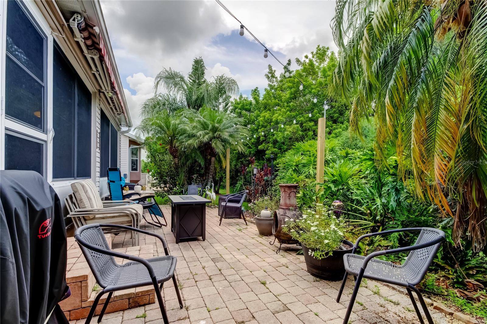 patio without awning for sun