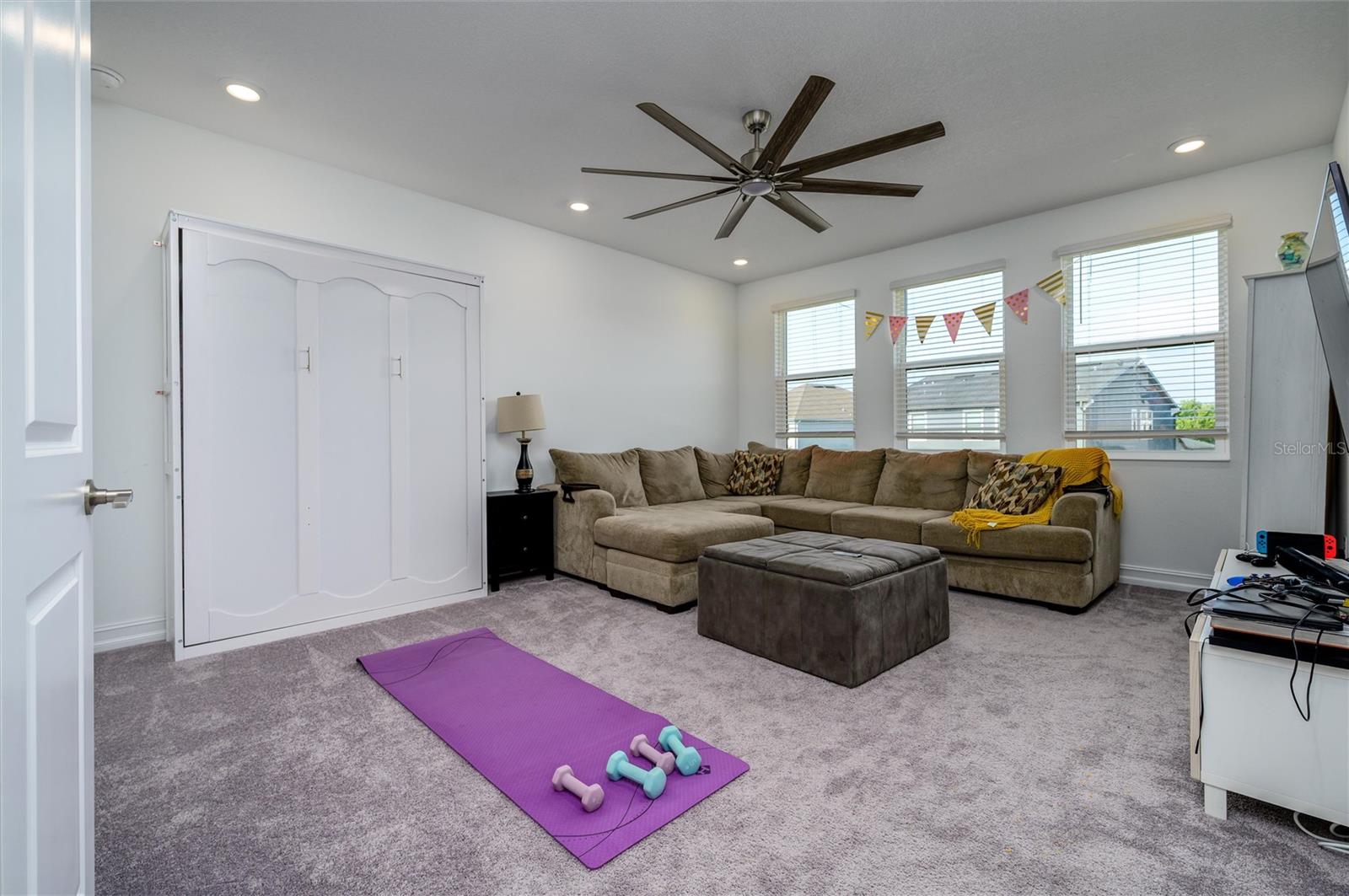 bonus room/6th bedroom